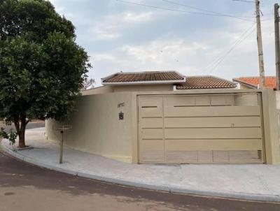 Casa para Venda, em Ourinhos, bairro Loteamento Jardim Veredas II, 2 dormitórios, 1 banheiro, 1 vaga